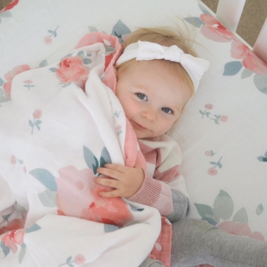 Одеяло из муслина с бамбуком Bebe au Lait, цвет Rosy and Dewdrops