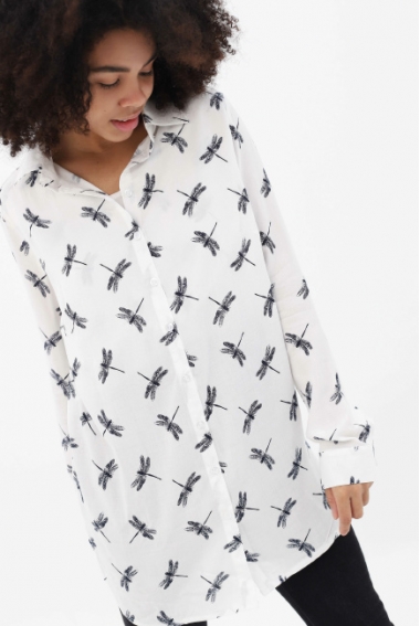 Рубашка для кормящих и беременных со стрекозами, белая