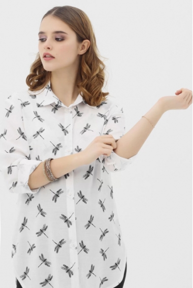 Рубашка для беременных и кормящих из блузочной ткани, со стрекозами